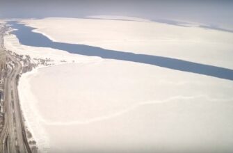 В США на озере Мичиган откололась огромная льдина 21