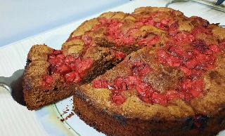 Шоколадный пирог с вишней, орехами и пряностями - Простой рецепт 57