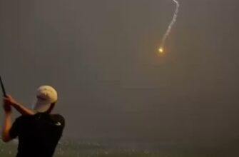 Молния попала в мяч для гольфа во время полета