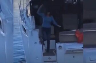 Дама пытается преждевременно покинуть лодку 19