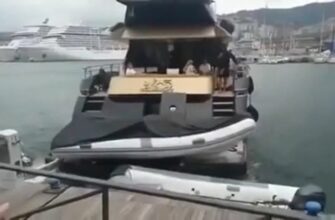 Пьяный капитан разбил свою дорогую яхту о пристань