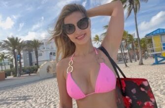 Beach day in pink bikini 21