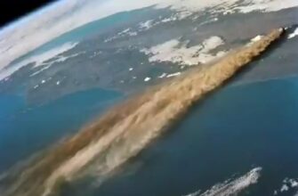 Вид на извержение вулкана из космоса 45
