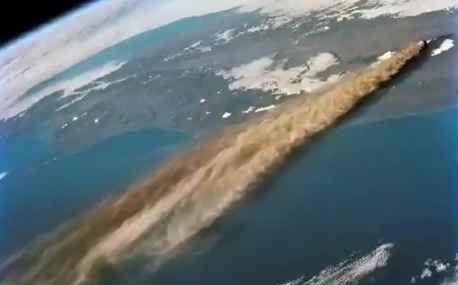 Вид на извержение вулкана из космоса 15