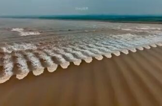 Прилив «Рыбьей чешуи» на реке Цяньтан в Китае 53