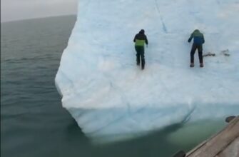 Два альпиниста перевернули айсберг и чуть не погибли 87