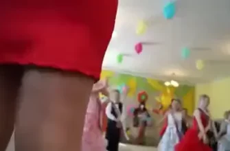 Папа снимает танец своей дочери в детском саду 29