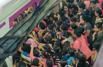 Посадка в вагон метро в Индии 😦 81